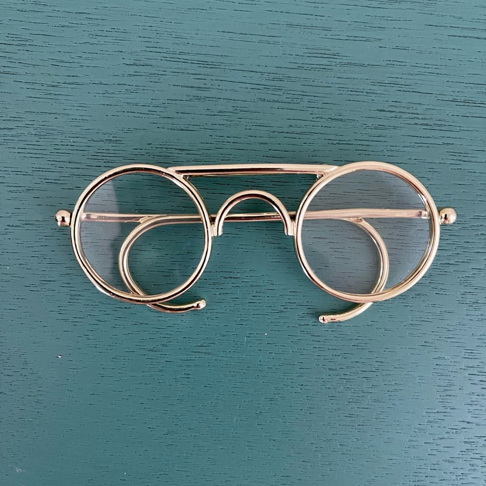 Brooch glasses gold tone